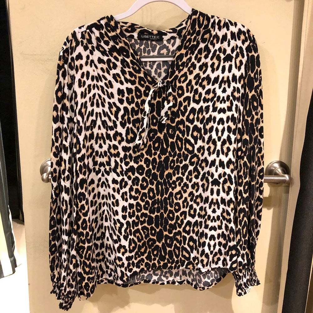 Cheetah print tie neck blouse✨